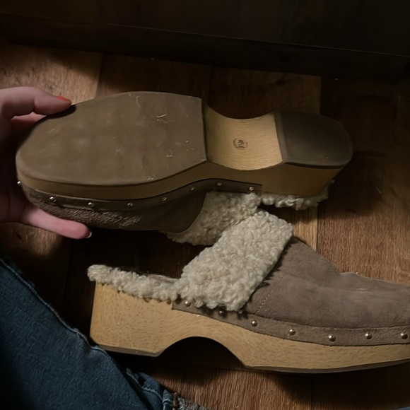 Practically new Clogs - Picture 3 of 3